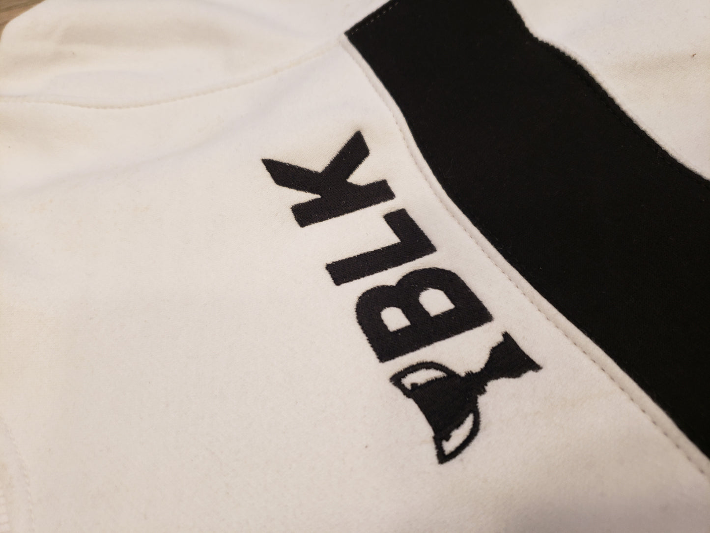 1ST BLK TROPHIES CREW NECK SWEATER ( WHITE )