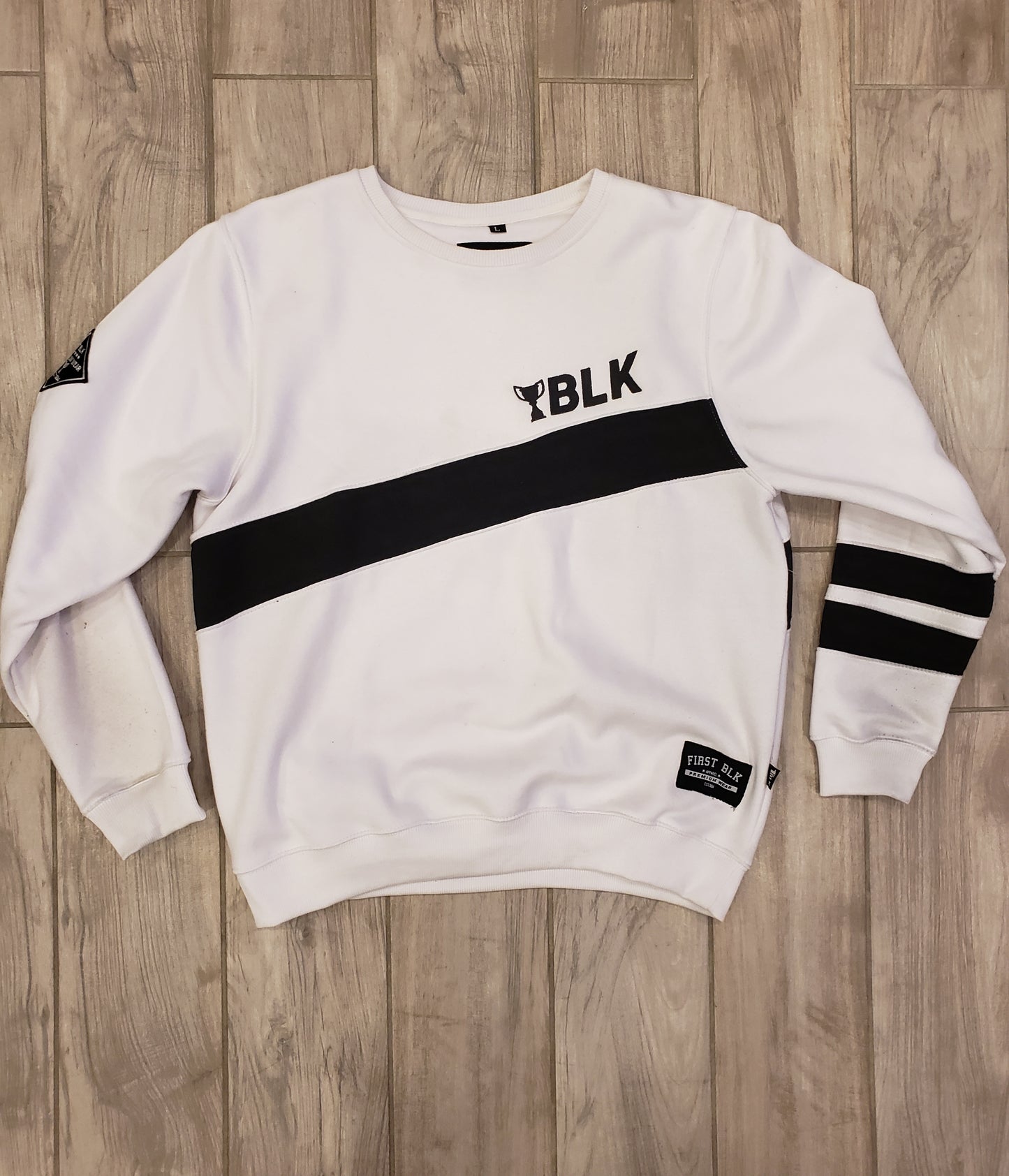 1ST BLK TROPHIES CREW NECK SWEATER ( WHITE )